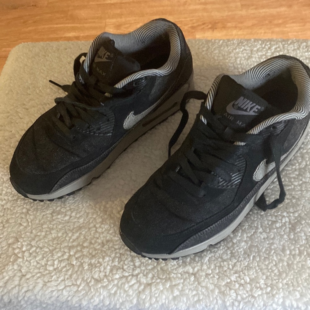 NIKE AIR MAX 90 Women’s Size 8